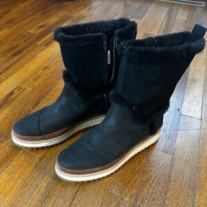 boots toms size 9.5, like new